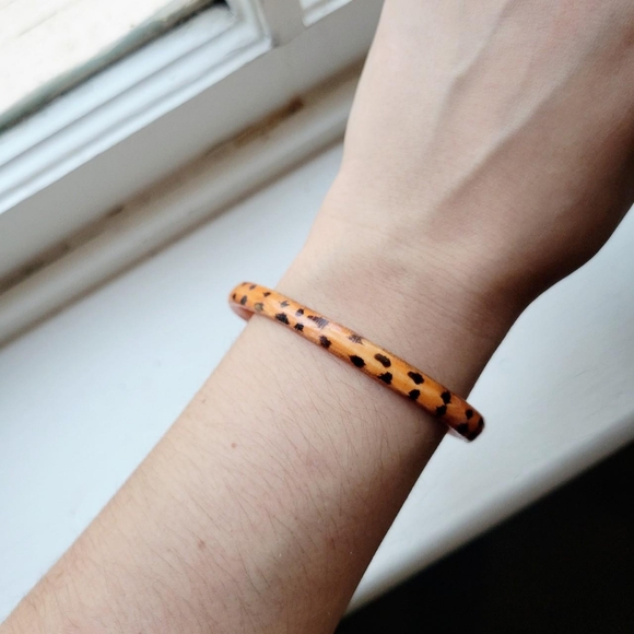 Vintage Leopard Print Wooden Bangle Bracelet - Picture 4 of 6